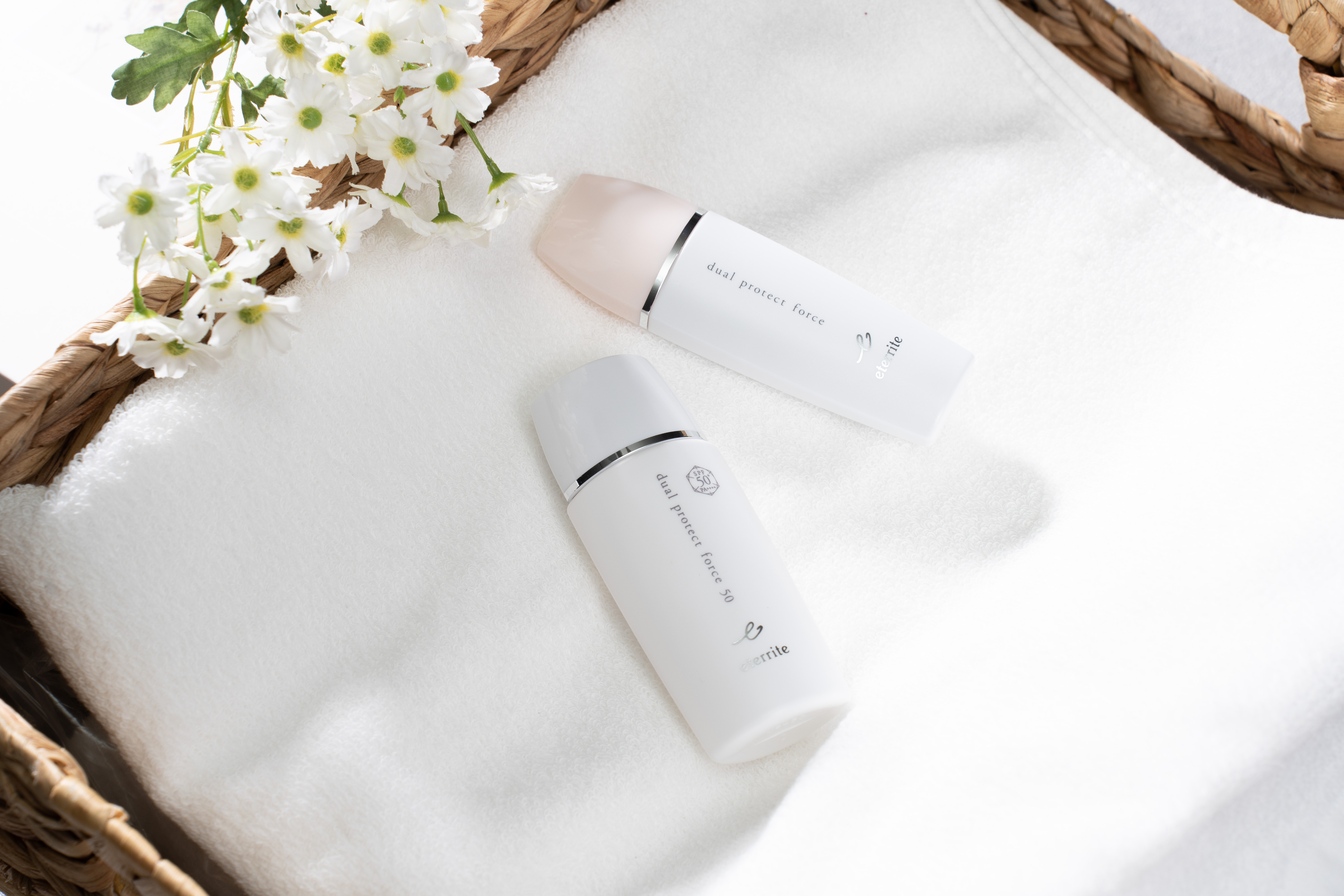 Just protecting is not enough.‐ Sunscreen Makeup Features